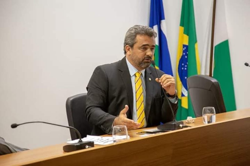 Janaina Riva rasga elogios para presidente do Creci/MT