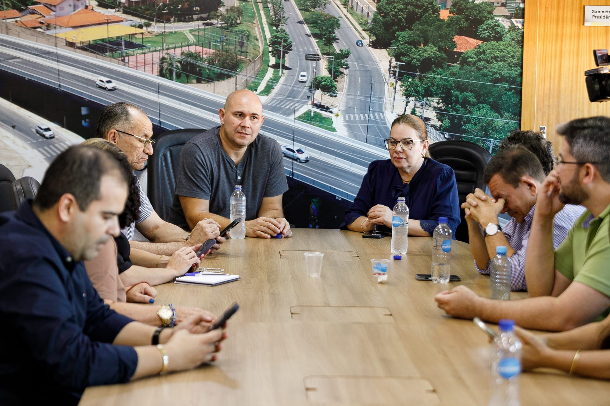 Abilio Brunini remaneja orçamento e garante 1/3 de férias para professores
