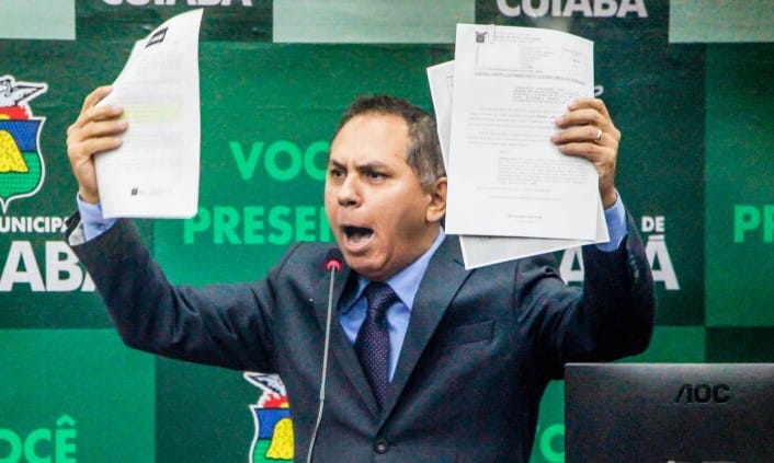 Líder chama estacionamento rotativo de VLT e prevê prejuízo de R$ 1 bilhão