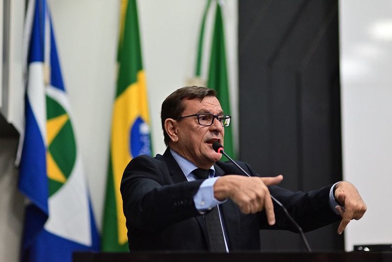 Demilson diz que Águas Cuiabá não faz coleta e pratica enriquecimento ilícito
