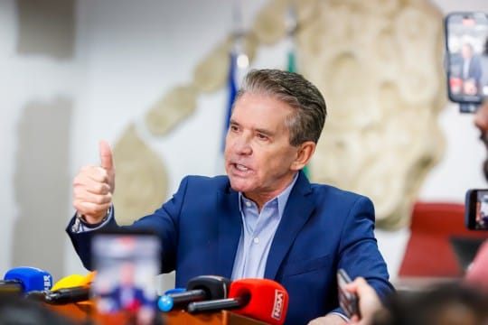 Sérgio Ricardo lidera reunião com TRT, Governo e Prefeitura para evitar fechamento da Santa Casa