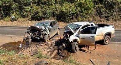 Dois motoristas morrem na hora em colisão frontal em rodovia federal de Mato Grosso
