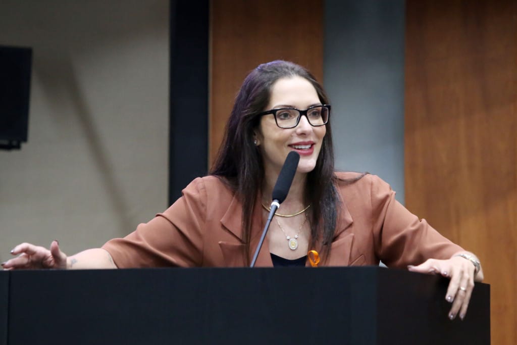 "Emanuelzinho não sai do partido, Faiad foi convidado a ficar", diz Janaina Riva