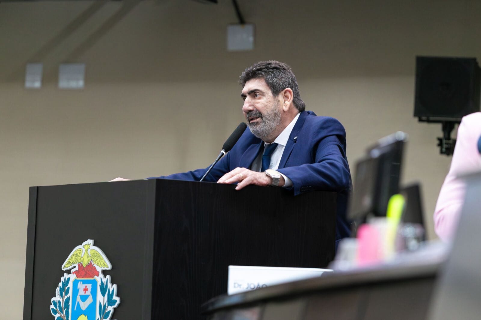 Dr. João propõe instalação de "botão do pânico" em unidades de saúde pública