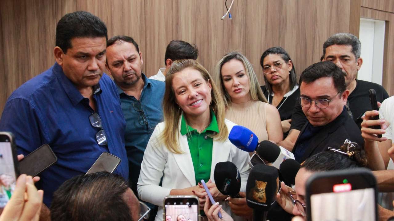 Flávia e Wanderley Cerqueira vistoriam nova sede do Legislativo de VG