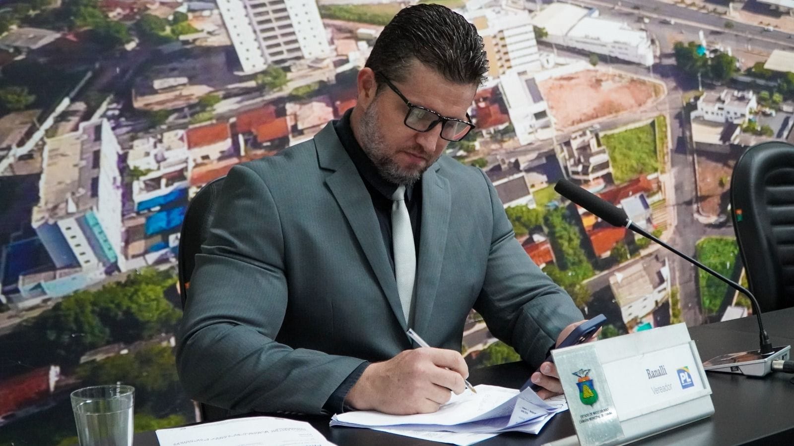 PL quer limitar atendimento presencial de distribuidoras até meia-noite