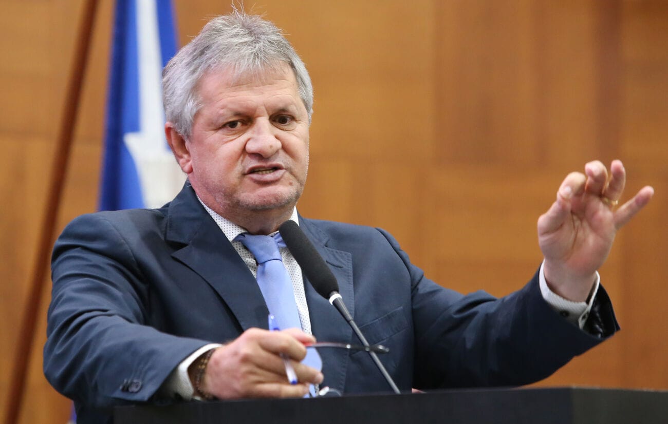 Líder chama de 'injusta' atitude de Assis e Gisela em não abrir vaga para suplentes