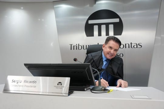 Sérgio Ricardo é empossado e vai conduzir TCE no biênio 26/27