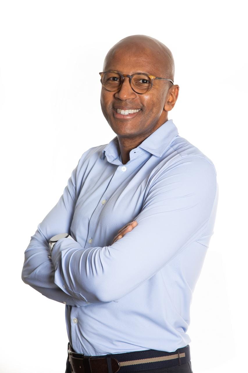 Transformar estruturas: o caminho da educação ao emprego para reduzir desigualdades raciais