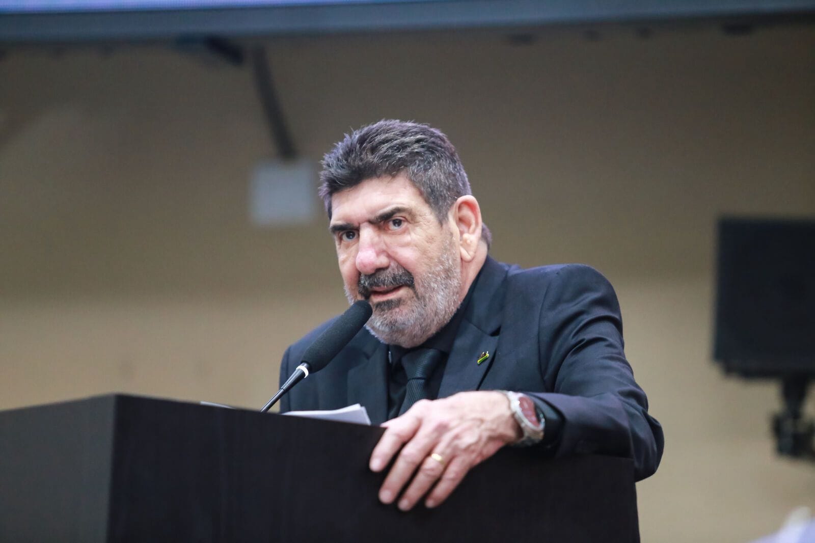 Após mortes por metanol, Dr. João reforça PL que combate adulteração