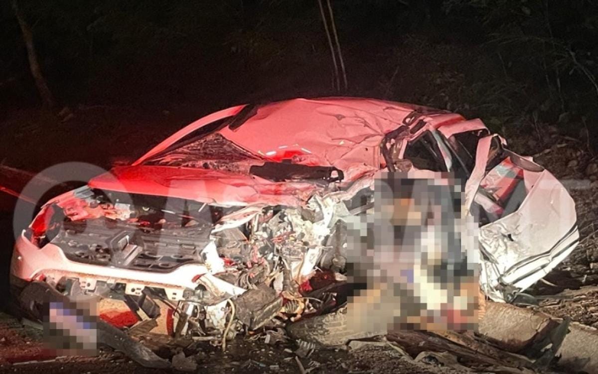 Motorista de 26 anos morre em colisão frontal com carreta na Serra da Petrovina