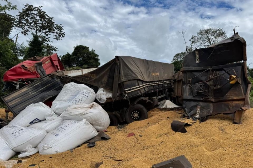 Caminhoneiro morre após colisão entre duas carretas em rodovia de Mato Grosso
