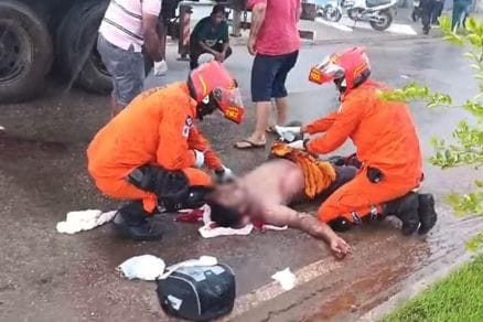 Caminhão enrosca em fios e motorista leva choque em bairro de Cuiabá