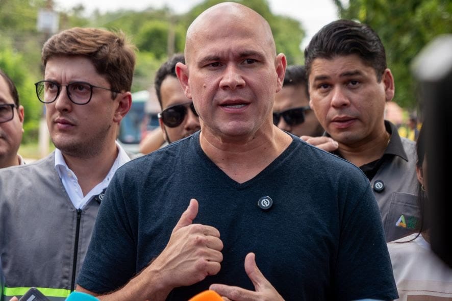 "A diferença entre Daniel e Emanuel é a sobrancelha", diz Abilio ao detonar vereador