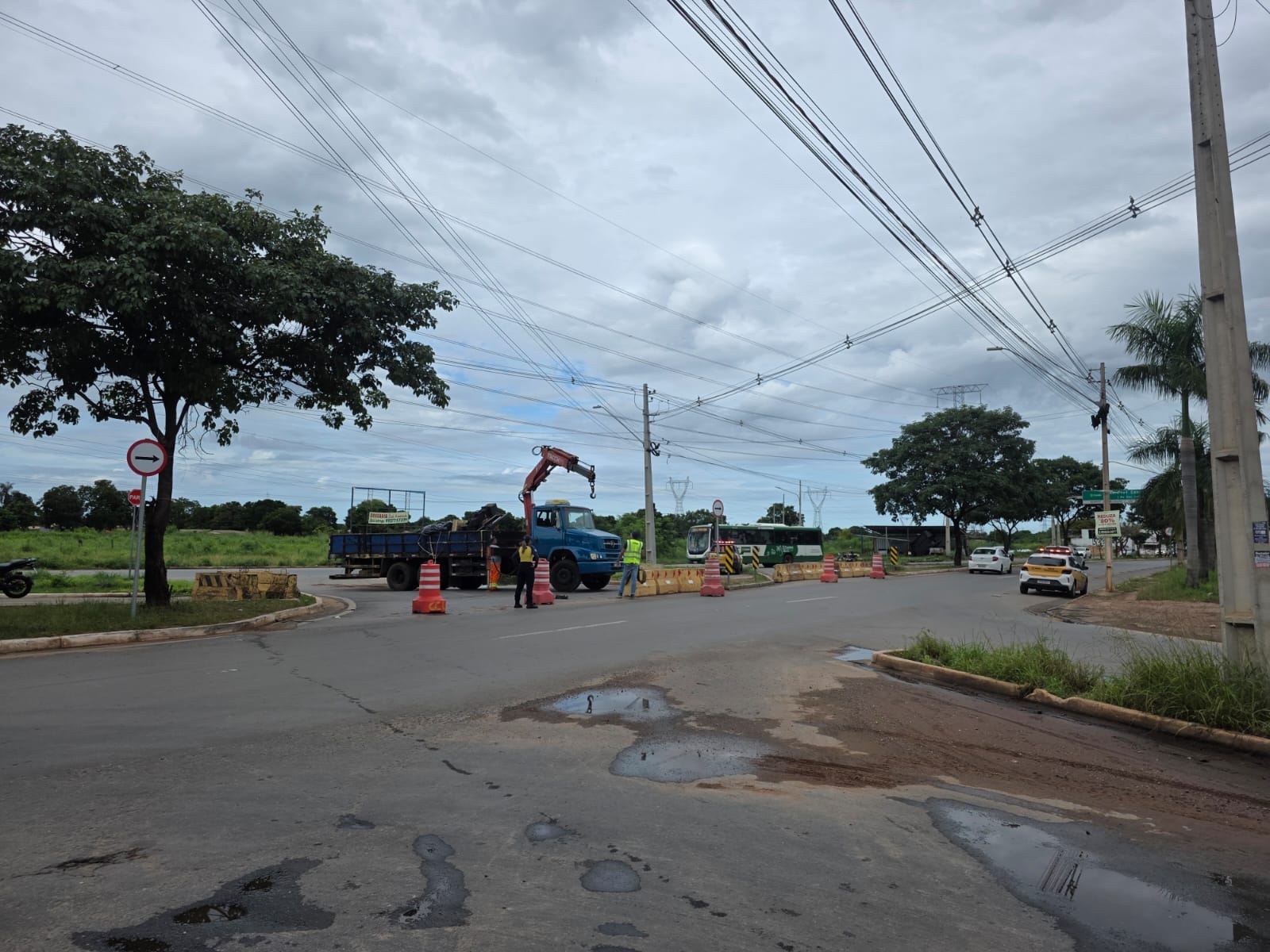 Prefeitura de Cuiabá libera uma via do canteiro da Avenida das Torres