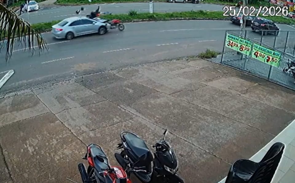 Motorista atropela motocilista e colide com outro carro em avenida de VG