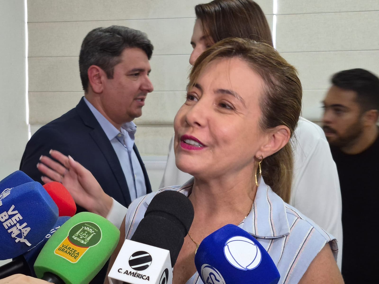 Flávia estuda judicializar vetos da Câmara e alerta para risco de falta de pagamento de salários