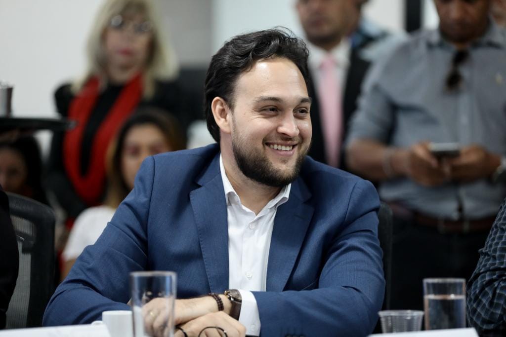 Wellaton pede exoneração; Reginaldo assume pasta