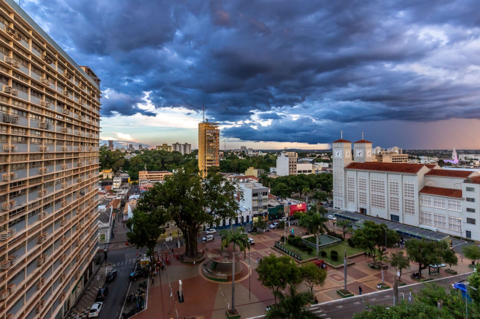 Idosa que caiu do prédio é identificada; Prefeito de Cuiabá presta condolências