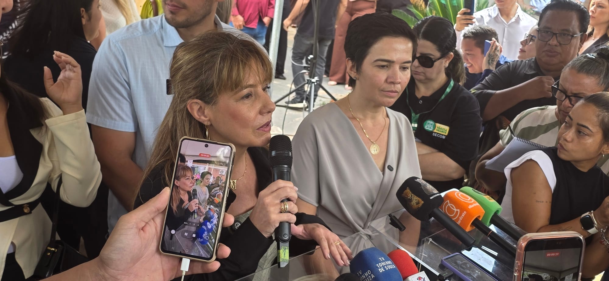 Flávia Moretti dá posse para nova secretária e passa ter 100% de autonomia na Educação