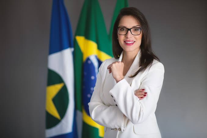 Janaina cita desafio para montar chapa de federal com saídas de 2 deputados do MDB