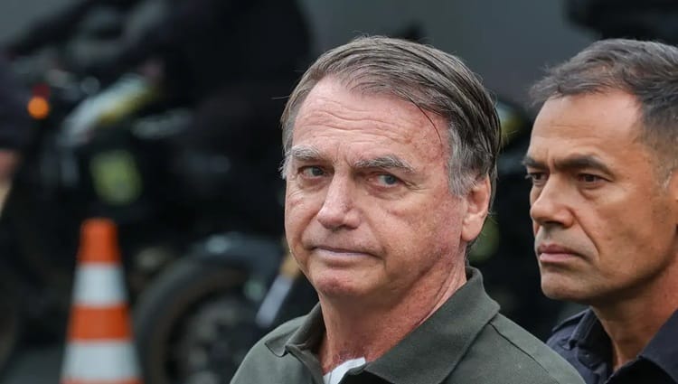 Moraes concede prisão domiciliar para Bolsonaro