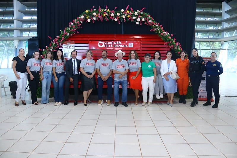 Prefeitura de Sinop implementa “Bancos Vermelhos” em conscientização ao combate à violência contra a mulher