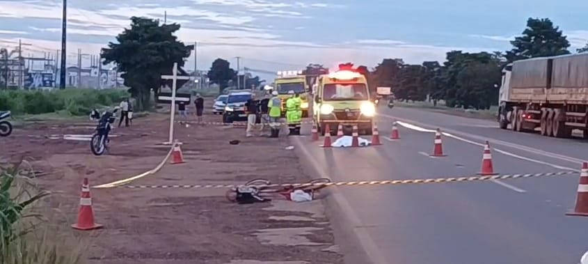 Ciclista morre após ser atropelada ao tentar atravessar rodovia