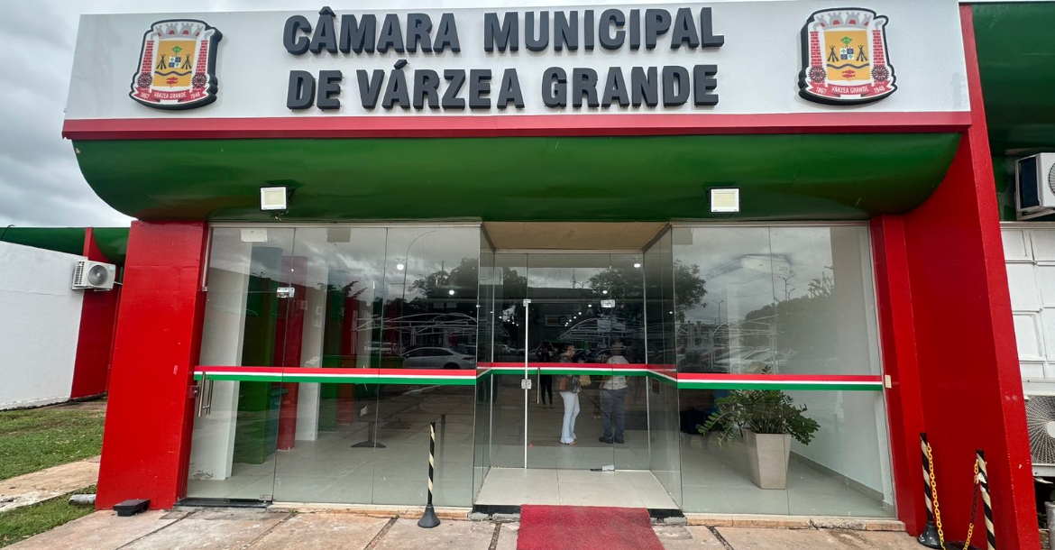 Sessão solene homenageia mulheres com Título Sarita Baracat em Várzea Grande