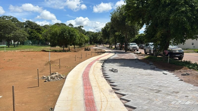 Prefeito vistoria obras de calçamento no entorno do Parque Florestal de Sinop