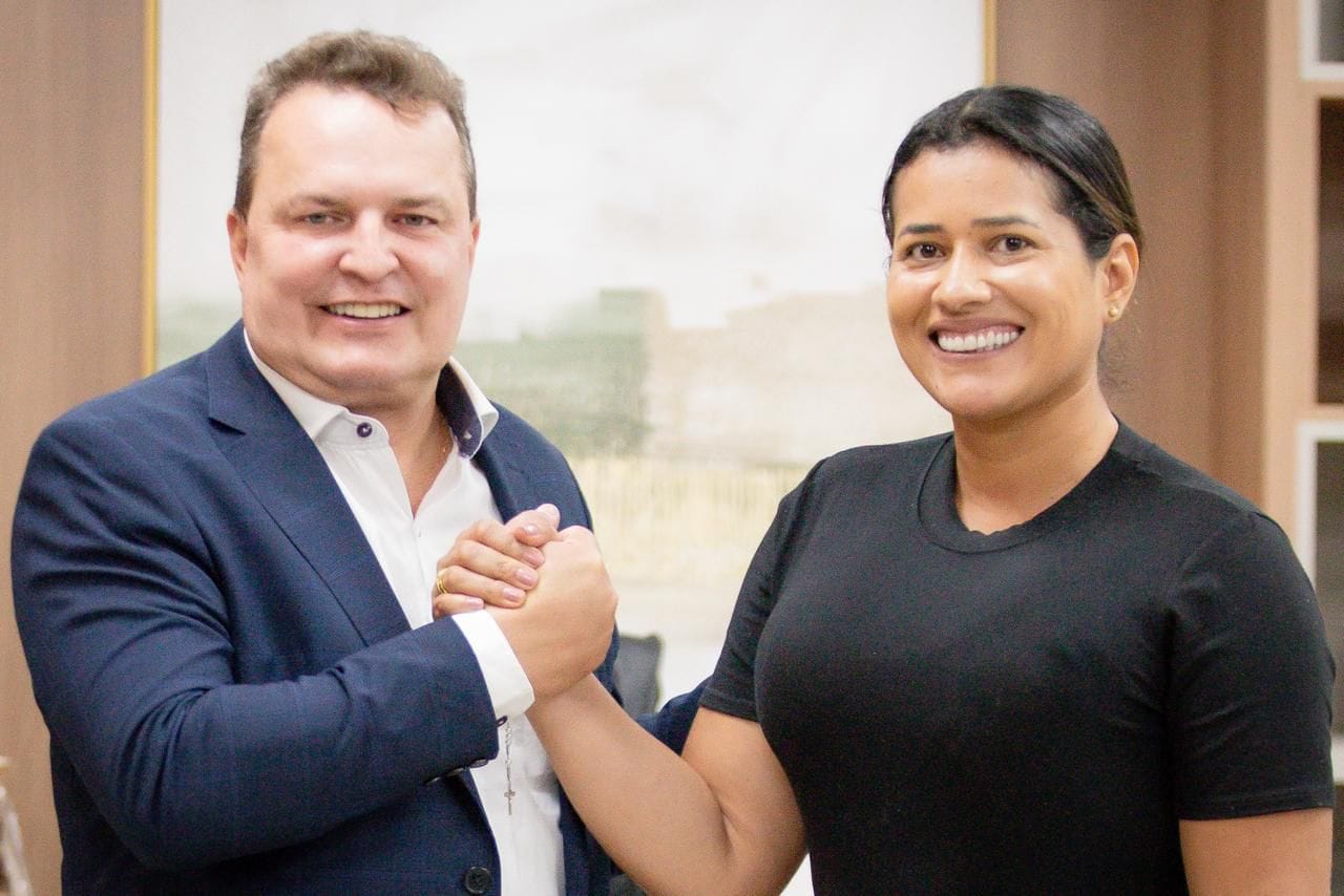 Prefeita Francieli Magalhães deixa PSB e se filia ao Podemos ao lado de Max Russi