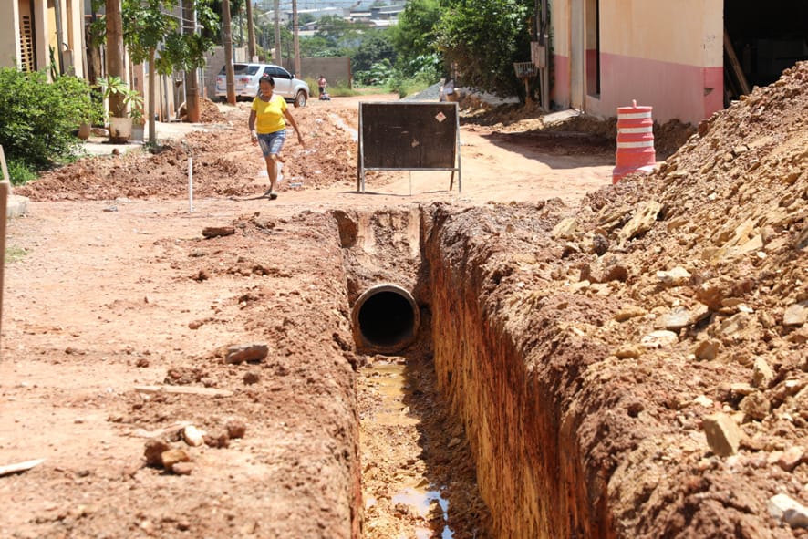 Obras de pavimentação estão paralisadas por falta de repasses federais em Cuiabá