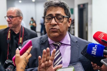 Ananias cita "perseguição política" e esconde 4 nomes para chapa de estadual