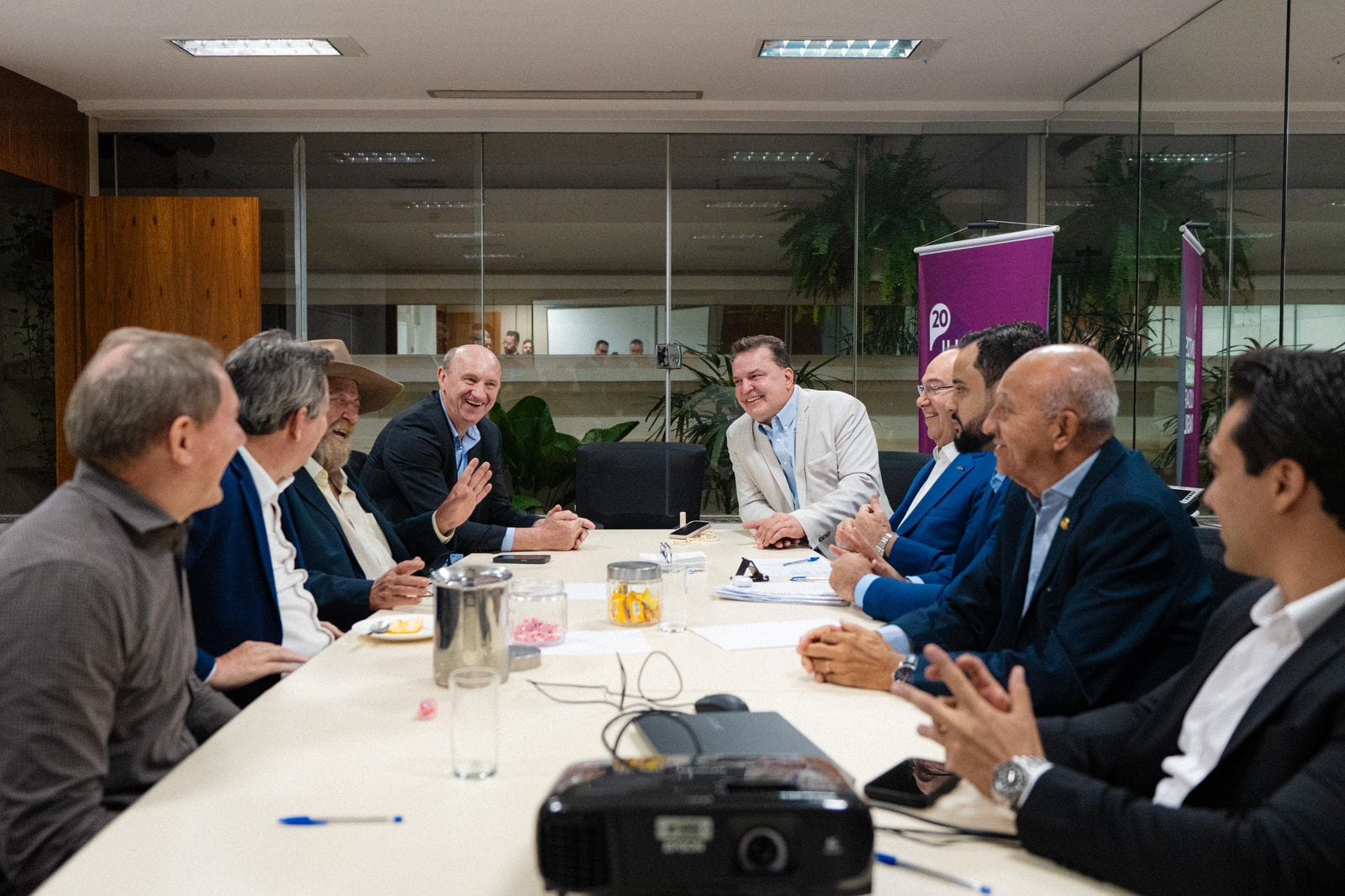 Max Russi articula "time de peso" com cúpula nacional do Podemos