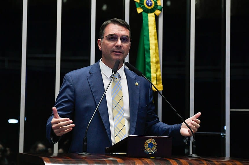 Pesquisa aponta vitória apertada de Flávio Bolsonaro contra Lula no segundo turno