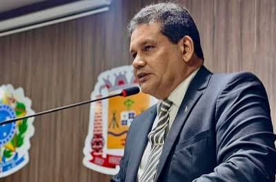 Wanderley prepara artilharia pesada em coletiva de imprensa