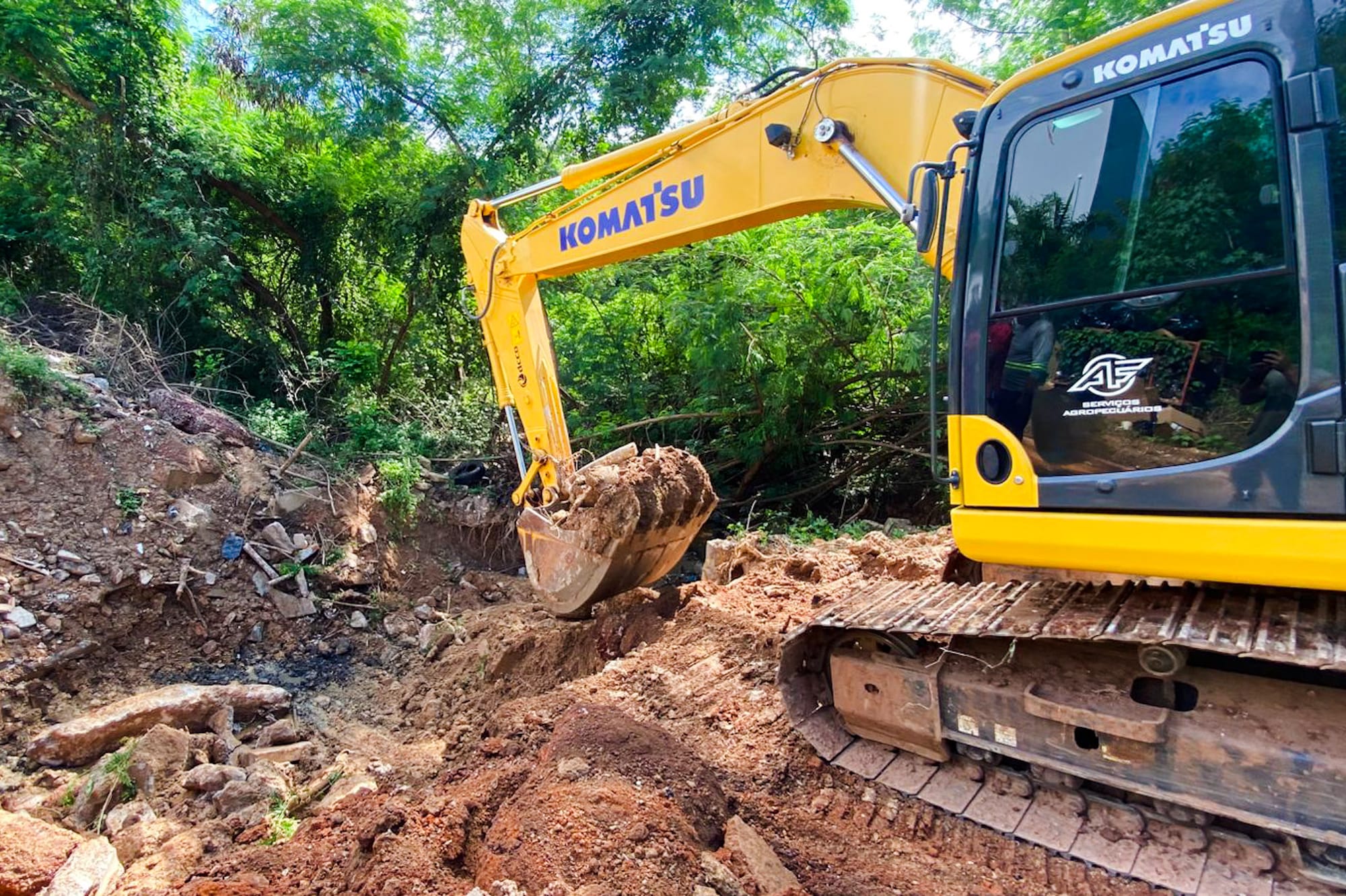 Prefeitura recupera rua danificada por erosão no bairro 23 de Setembro