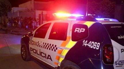 Dupla invade casa, esfaqueia idoso e leva mais de R$ 1,4 mil em cidade de Mato Grosso