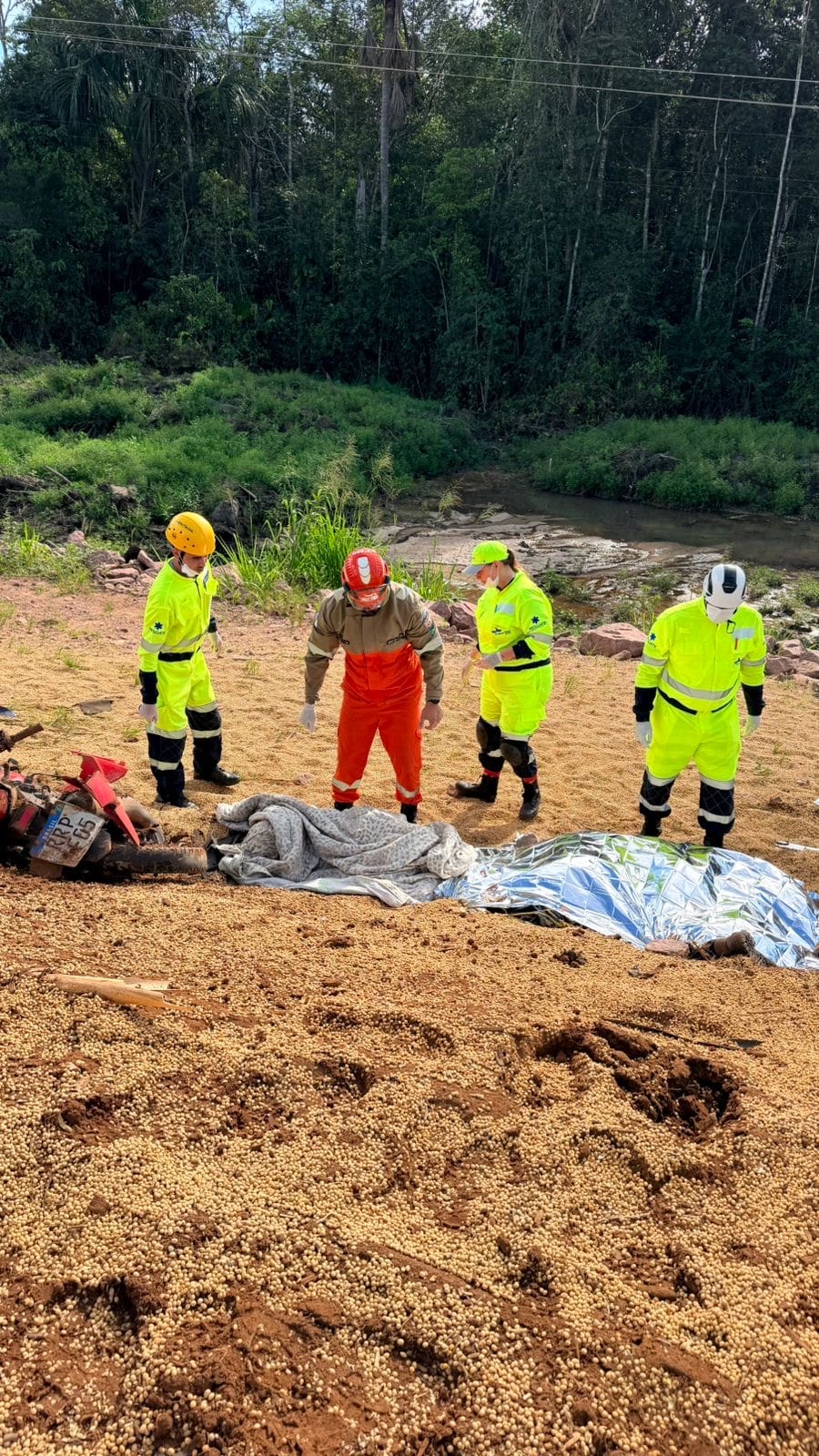 Acidente entre carreta e moto mata duas pessoas em rodovia federal de MT