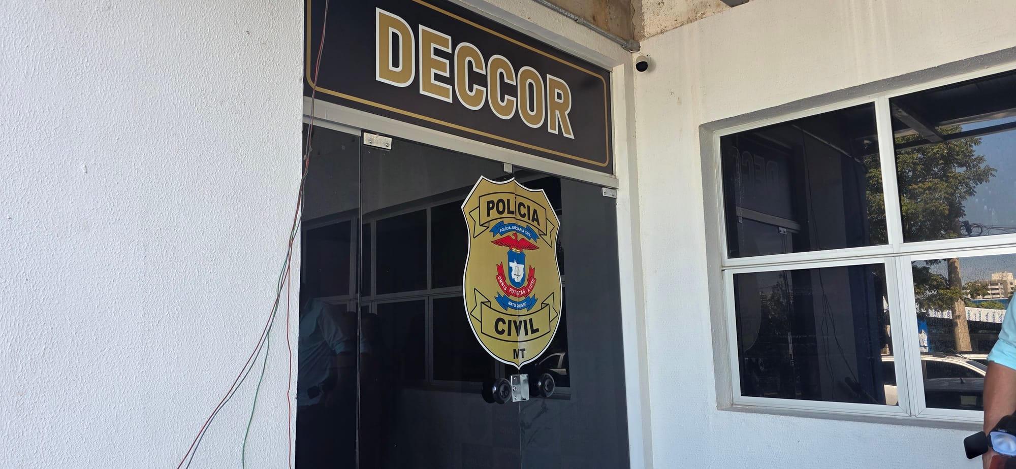 Flávia Moretti protocola denúncia na Deccor contra Wanderley Cerqueira