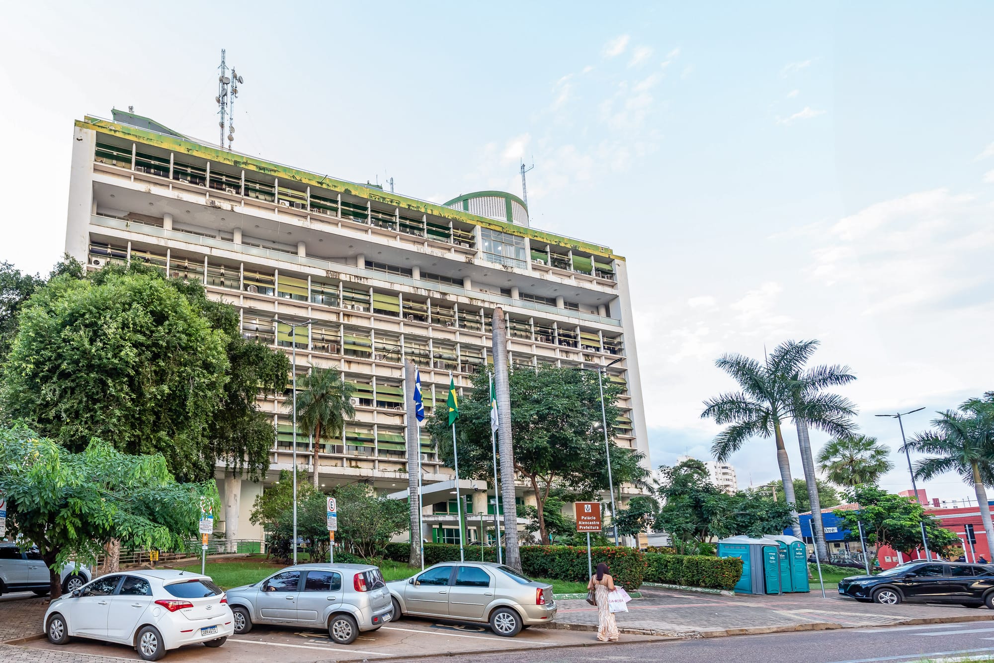 Prefeitura paga folha de maio com reajuste anual e injeta R$ 146,2 milhões na economia