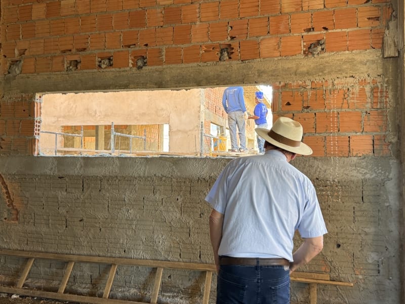 Obras de nova UBS no Nico Baracat avançam; prefeito faz nova vistoria