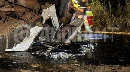 Caminhoneiro morre preso às ferragens após carreta tombar na BR-364 em MT