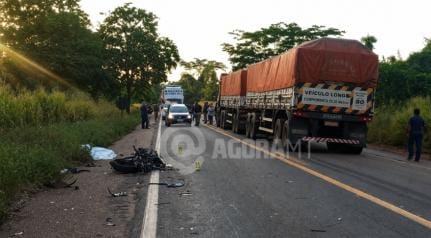 Motociclista é lançado a 30 metros após colisão e morre na BR-174