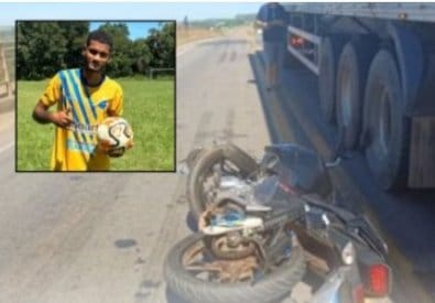 Criança de 2 anos morre após acidente de moto; pai não resiste no local
