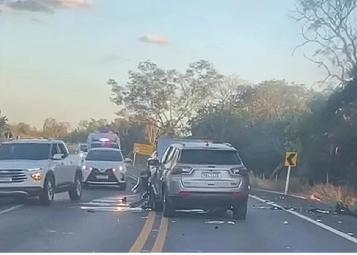Três pessoas morrem em gravíssimo acidente entre Jeep e Voyage em rodovia de MT
