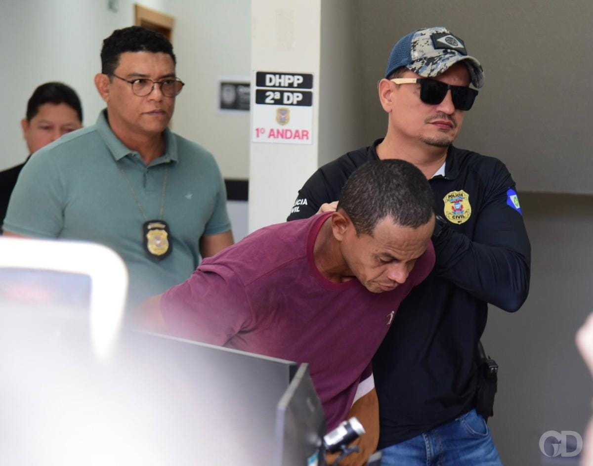 Menina de 12 anos morreu enforcada após pai ler troca de mensagens dela com garoto
