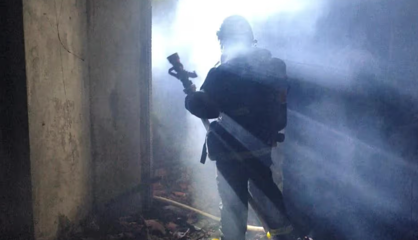 Fogo devasta casa e usa 9 mil litros de água para ser controlado em MT