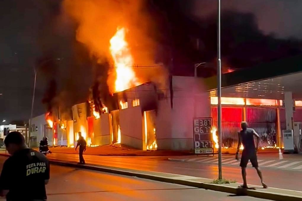 VG decreta calamidade após incêndio atingir depósito da Secretaria de Educação