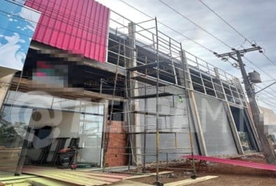 Trabalhador sofre choque elétrico e cai de andaime de seis metros em Rondonópolis